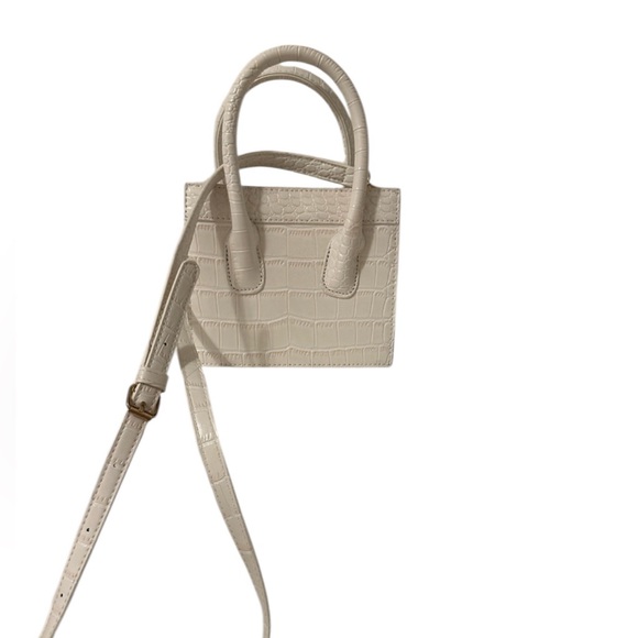 White Purse‎ - Picture 1 of 5